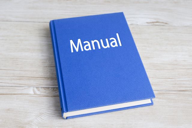 Manualと書かれた青い本