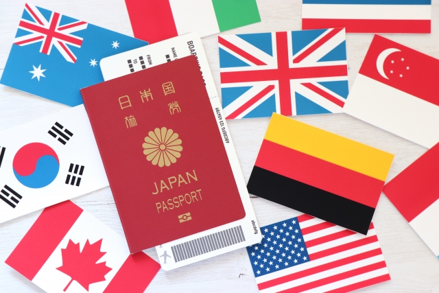 さまざまな国旗とパスポート