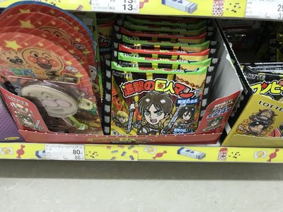 コンビニ棚に並ぶチョコ