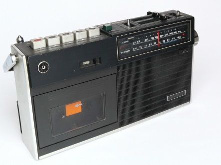 古いラジオカセット