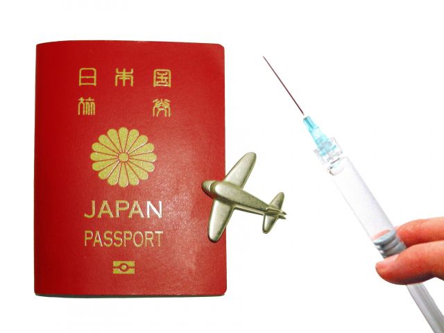 パスポートと注射器