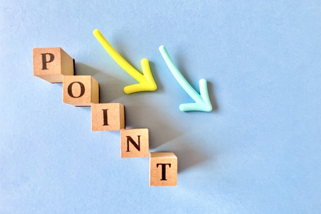 下向きに並ぶPOINTのブロックと下向きの矢印