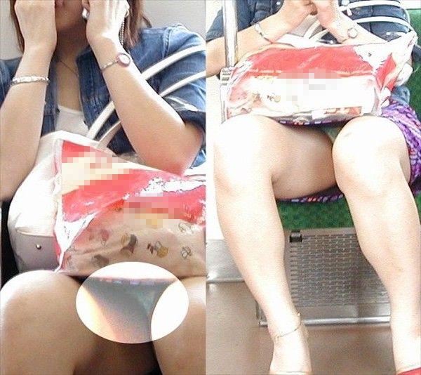 電車内でのパンチラ