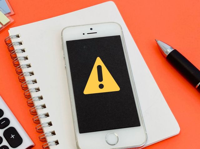 エラー表示が出ているスマホ