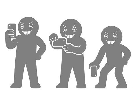 3人の黒尽くめの盗撮男