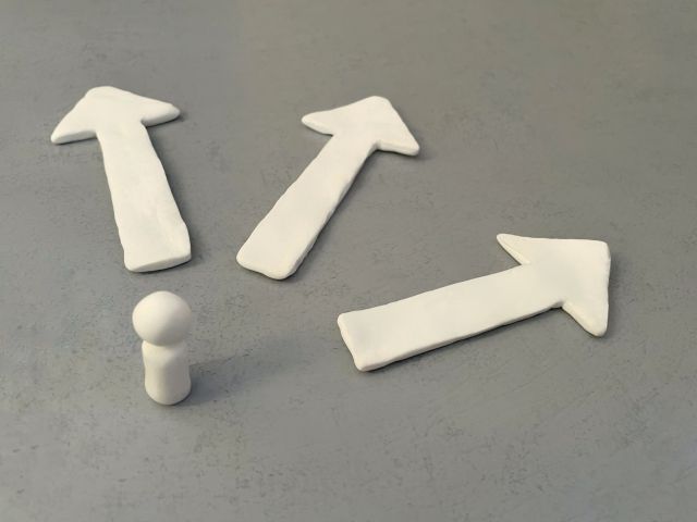 3つの矢印と棒人間