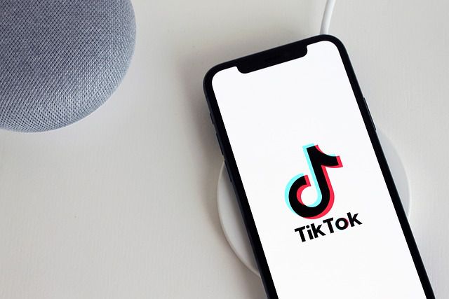 スマホでTikTokアプリを起動