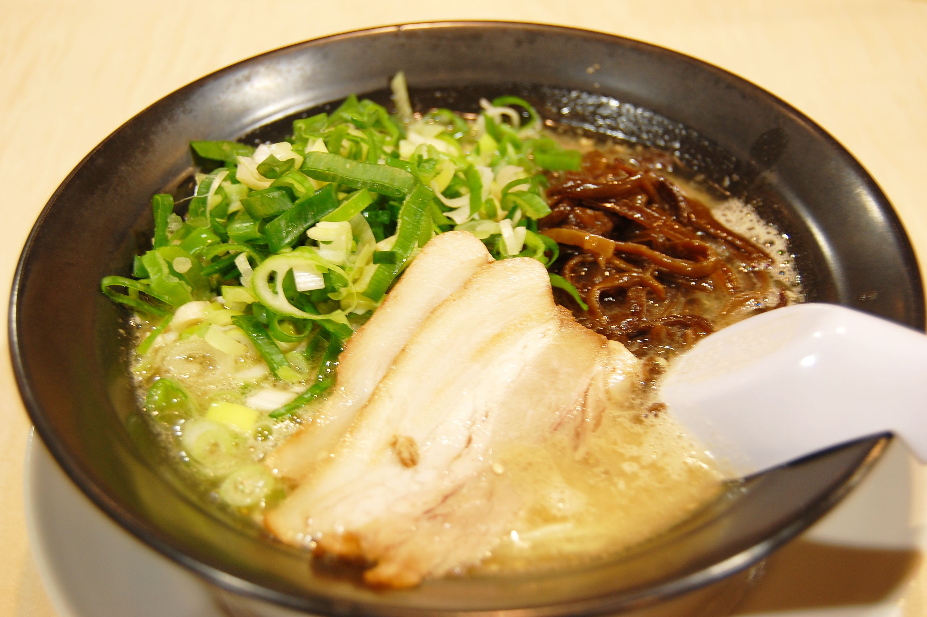 一般的な豚骨ラーメン