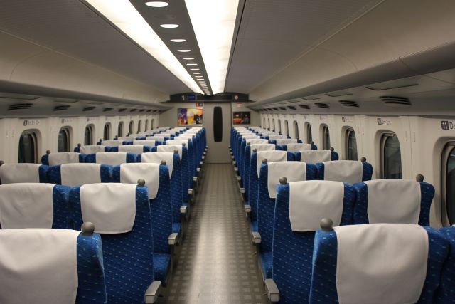 すべて空席となっている・新幹線の座席