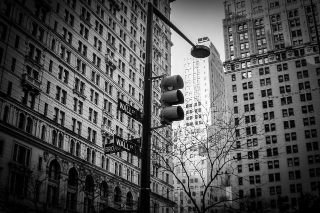 モノクロのウォール街
