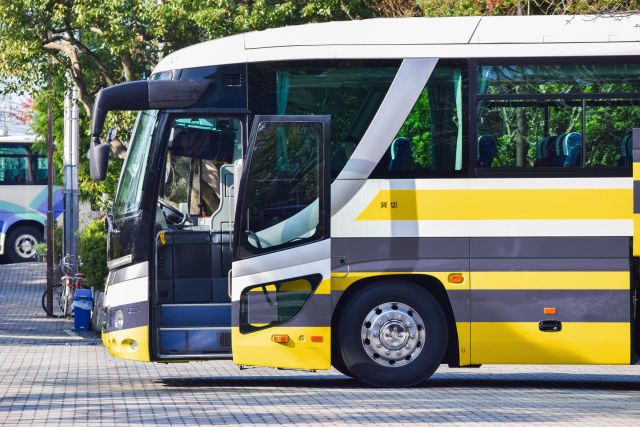 黄色い観光バス